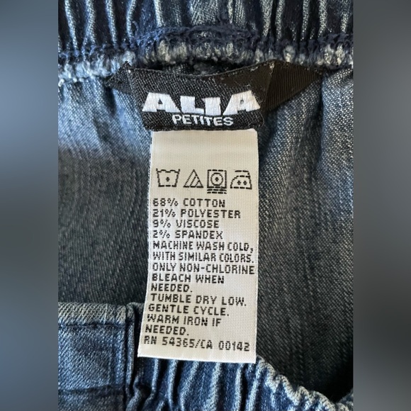 Alia Petites Perfect Fit Jeans - Picture 3 of 4